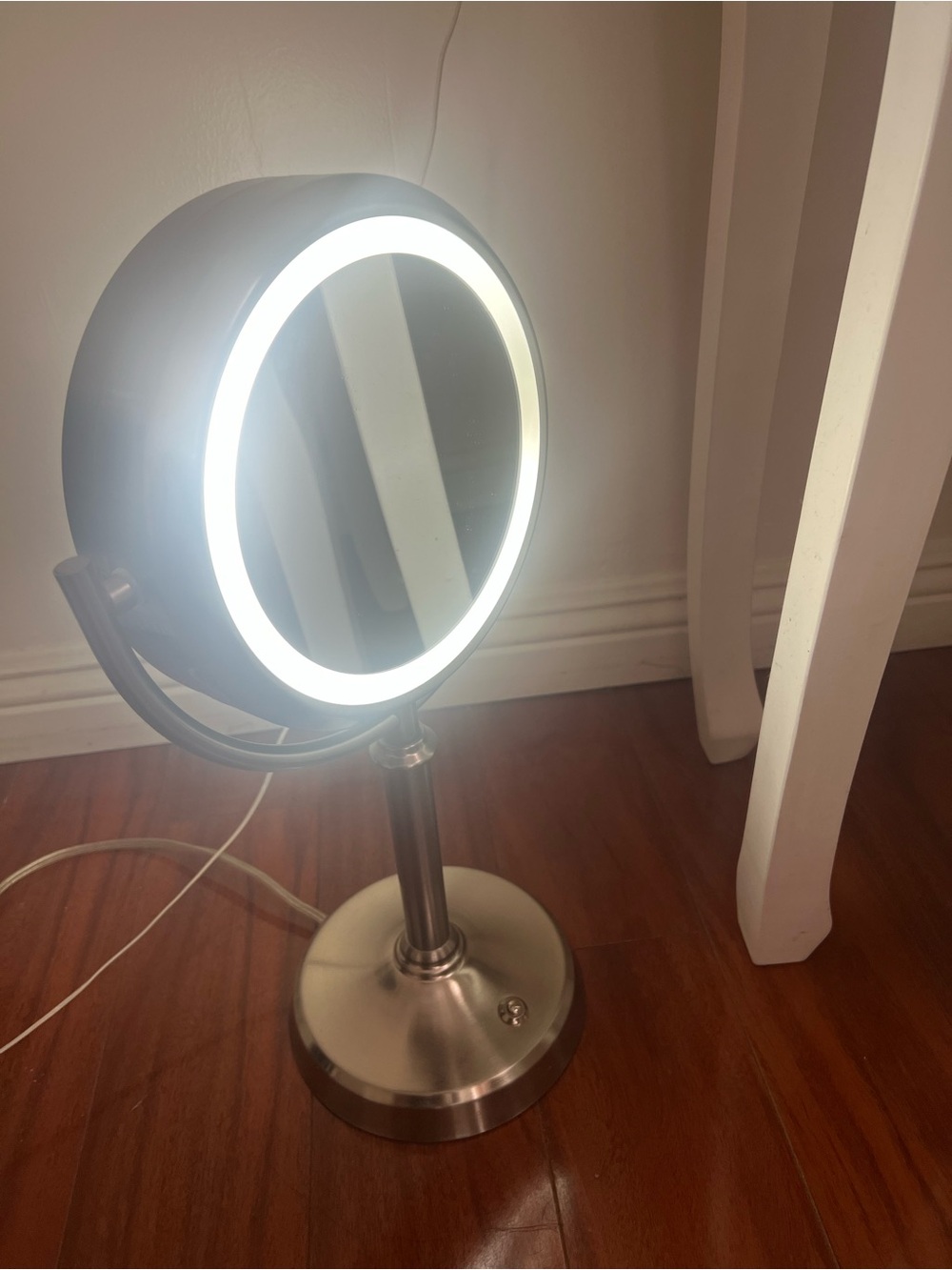 2 Makeup Mirrors - Picture 3 of 4